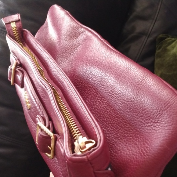 Guess women's deep burgundy wristlet bag - Picture 8 of 17
